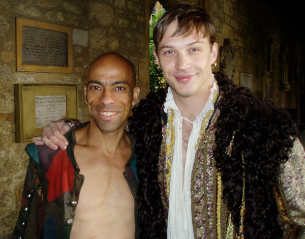 《童贞女王》剧照第11张图片