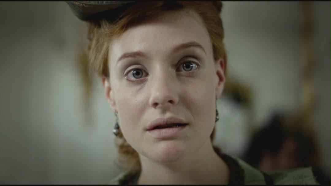 《绛红雪白的花瓣》海报第56张图片