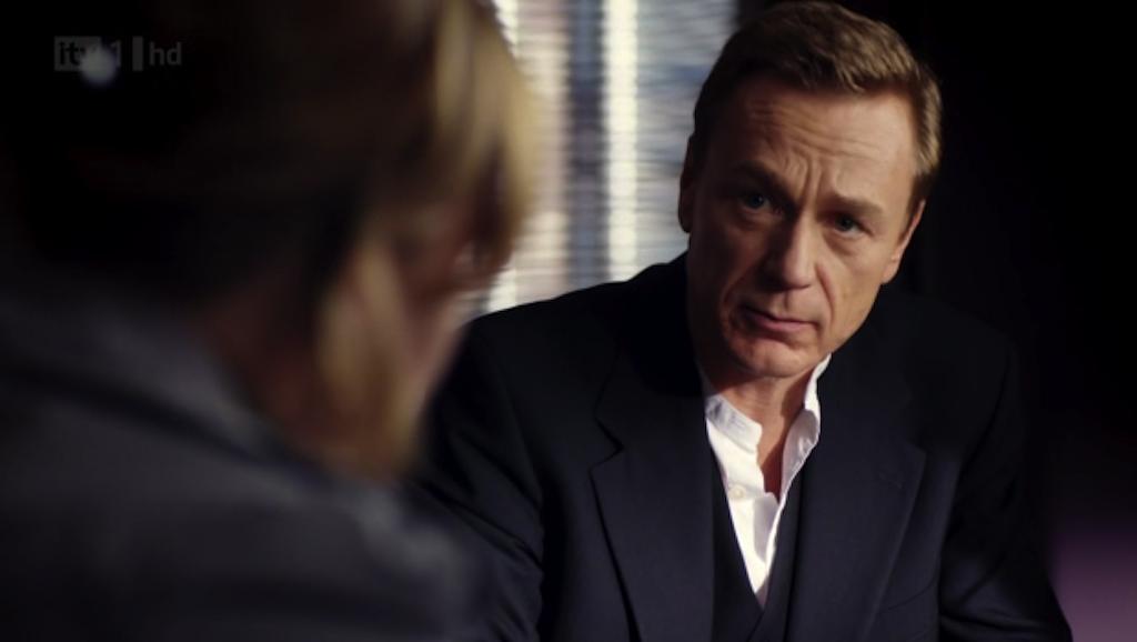 咦，这件衬衫的式样好...