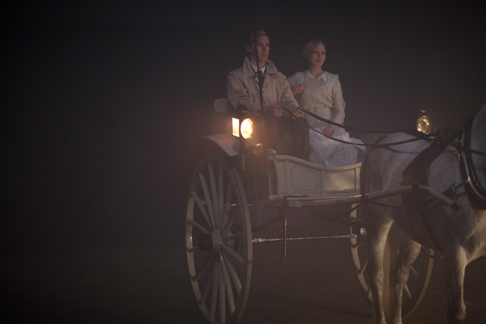 《队列之末》海报第29张图片