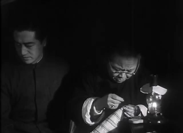 《一江春水向东流》剧照第18张图片