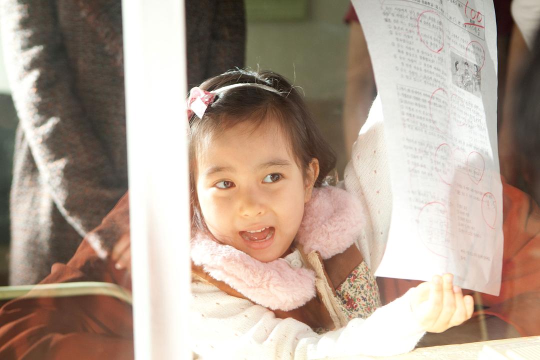 《7号房的礼物》剧照第16张图片