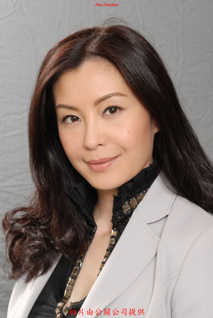 伍咏薇饰利蓉姿