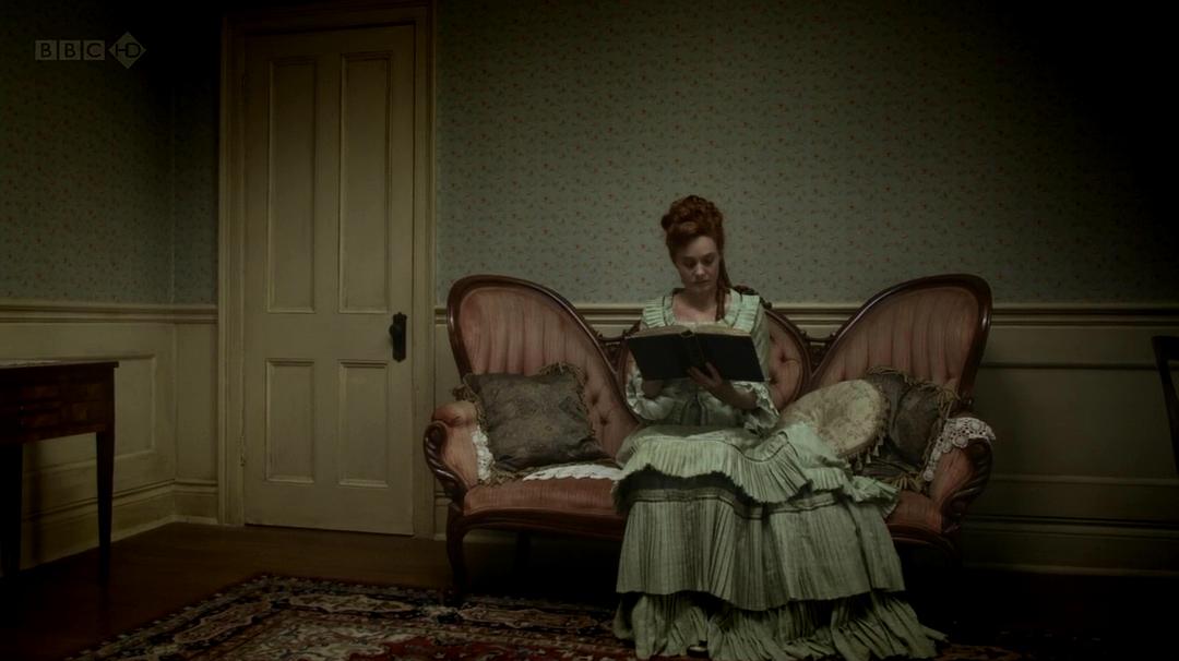 《绛红雪白的花瓣》海报第45张图片