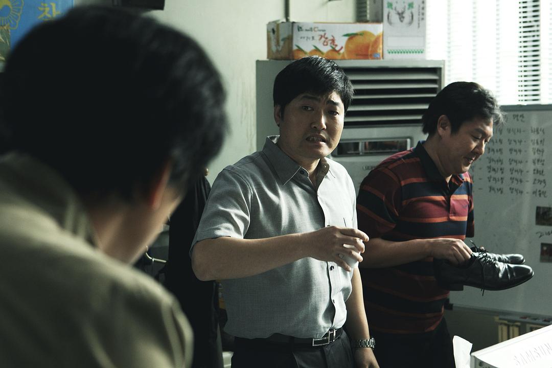 《蒙太奇》海报