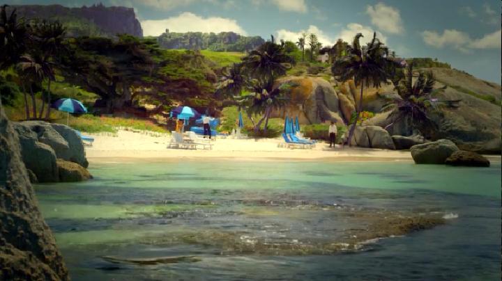 水清沙细，碧蓝的海水...