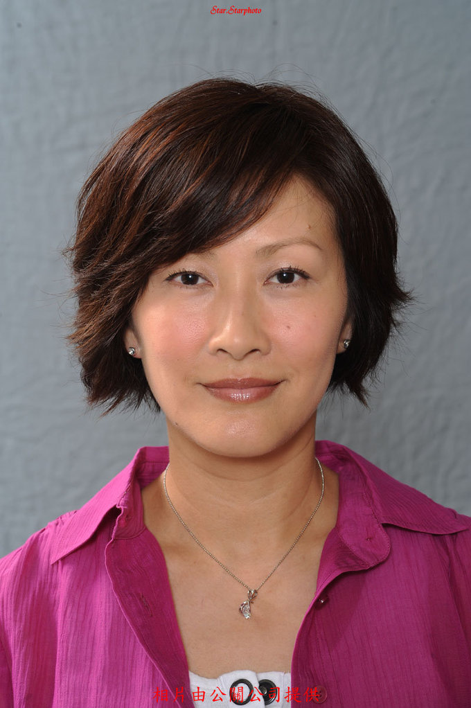 郑笑欣(陈慧珊饰)