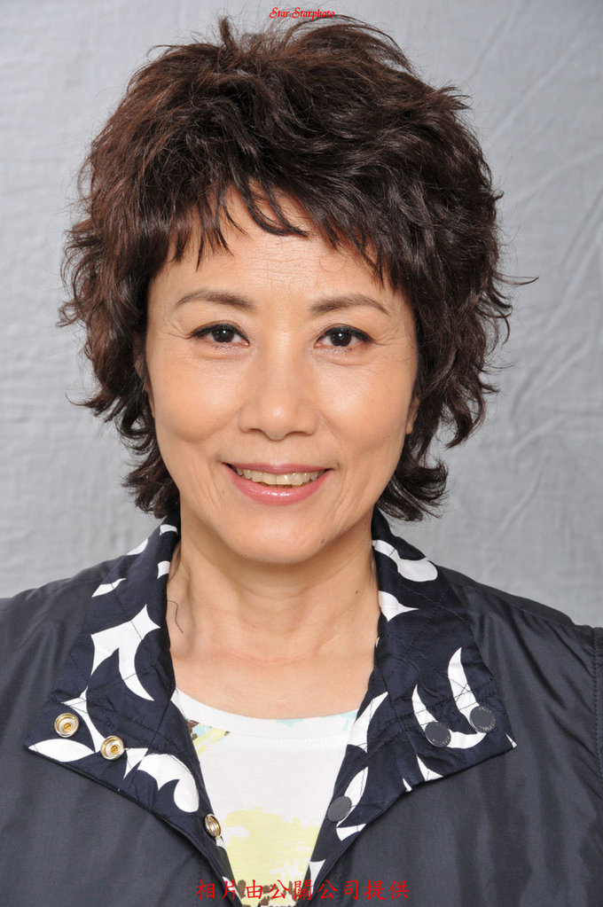 汪明荃饰黎嘉嘉