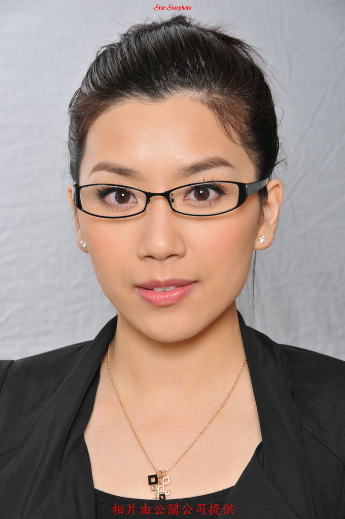 黄智雯饰诸葛蓉