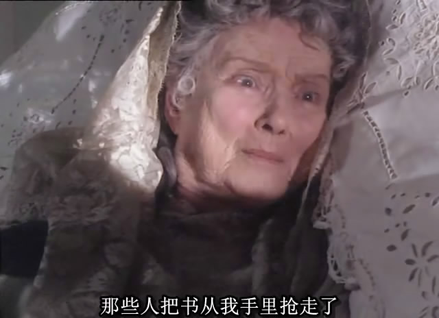 这位老太的办事效率和...