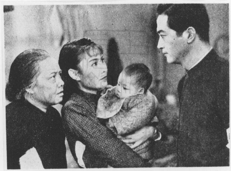 《八年离乱》剧照，人...