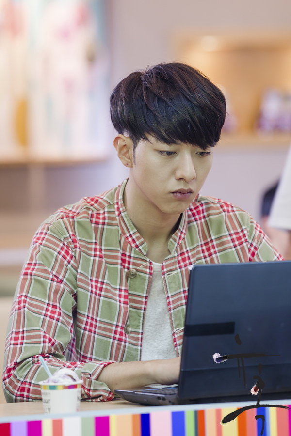 《诱惑》海报第49张图片