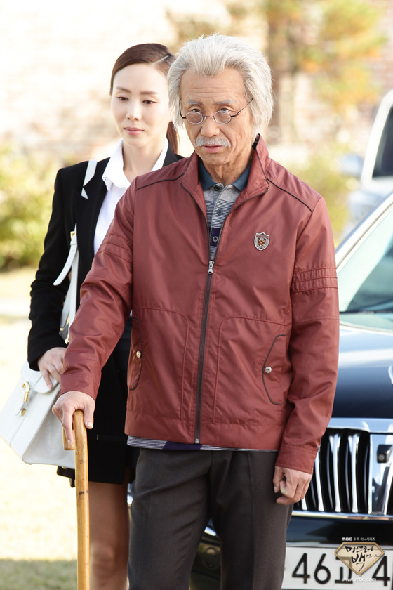 《Mr.Back》海报第36张图片