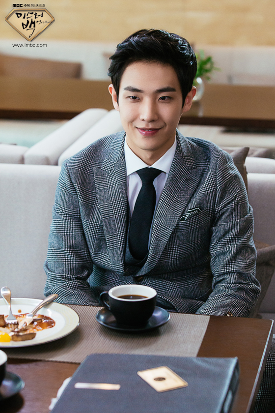 《Mr.Back》海报第33张图片