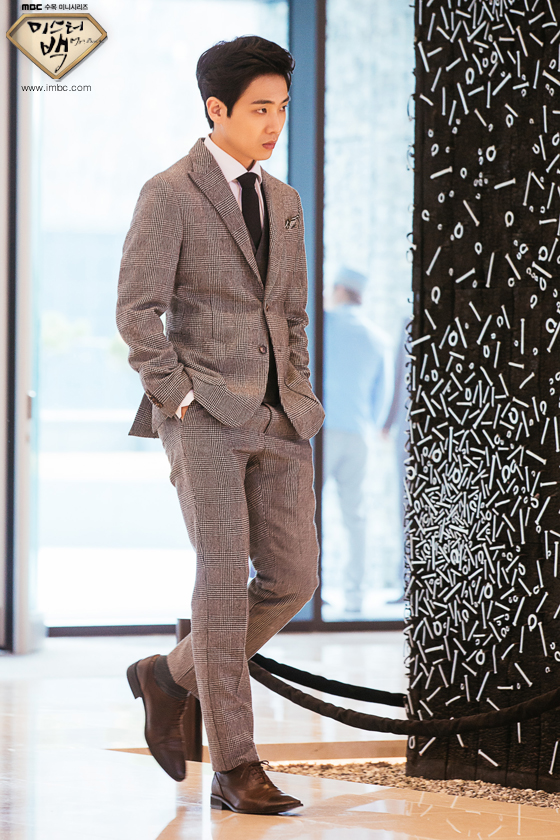 《Mr.Back》海报第31张图片