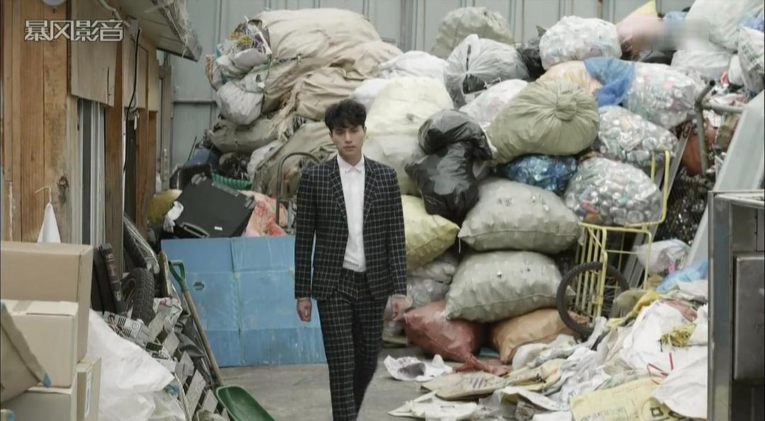 《钢铁人》剧照第44张图片