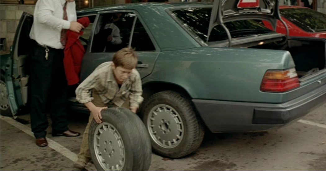 《岸的另一边》剧照第13张图片