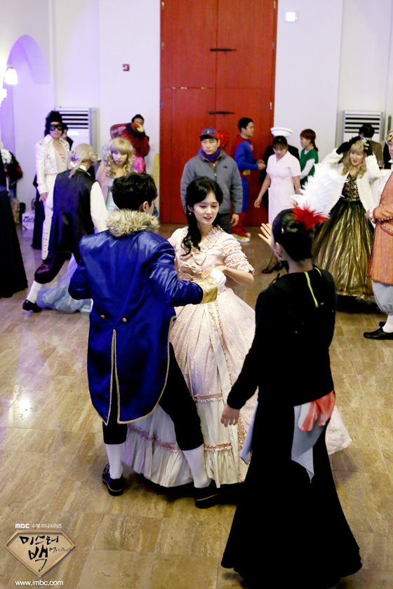 《Mr.Back》海报第11张图片