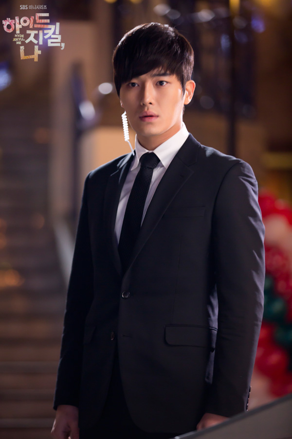 《海德、哲基尔与我》剧照第48张图片