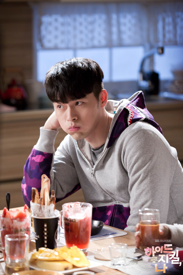 《海德、哲基尔与我》剧照第26张图片