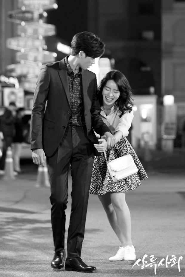 《上流社会》海报第23张图片