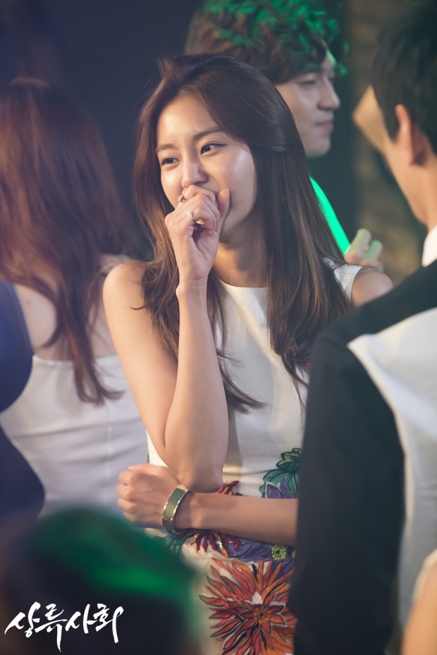 《上流社会》海报第30张图片