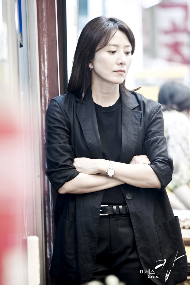 《警察夫人》剧照第23张图片