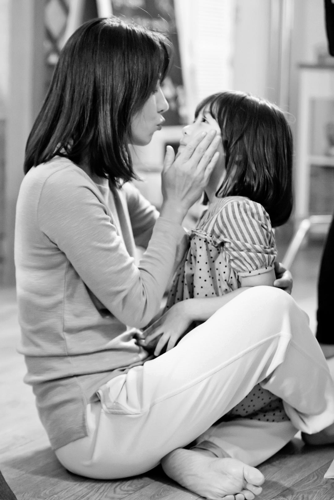 《警察夫人》剧照第36张图片