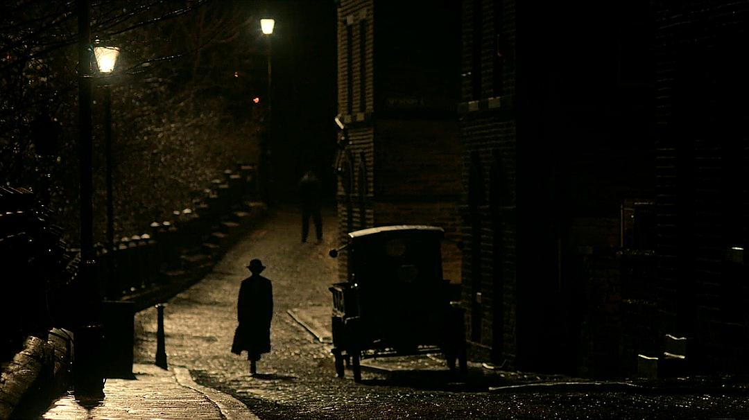 《罪恶之家》剧照第11张图片