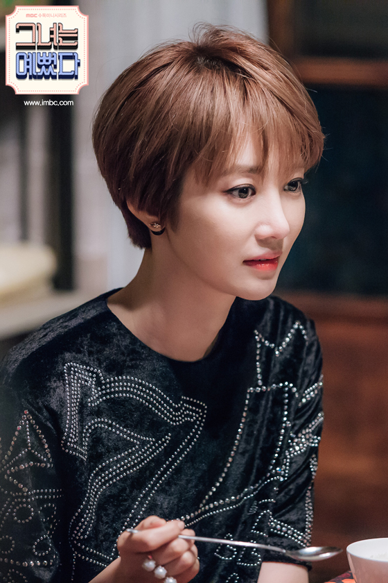 《她很漂亮》剧照第28张图片