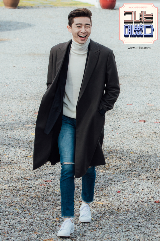 《她很漂亮》剧照第19张图片