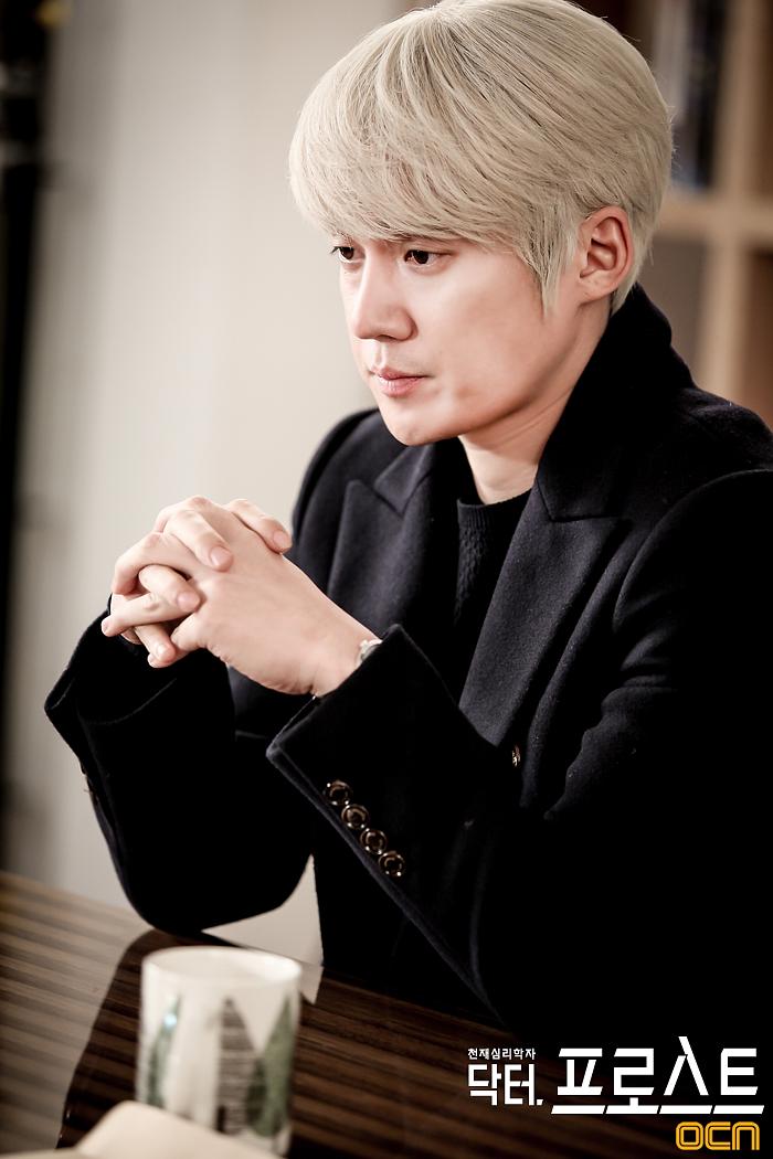 《弗罗斯特医生》海报第48张图片