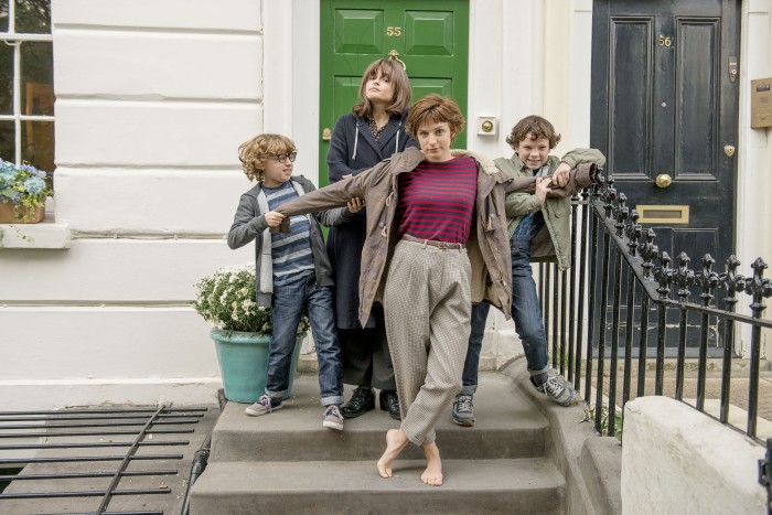 《爱你，妮娜》剧照第23张图片