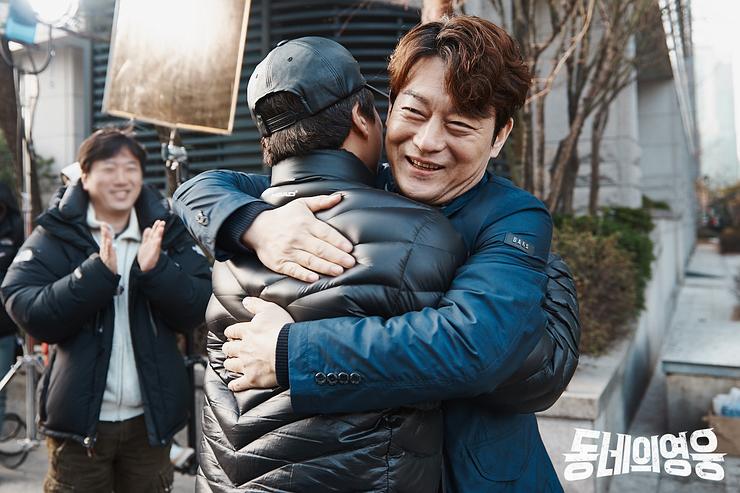 《邻家英雄》剧照第44张图片