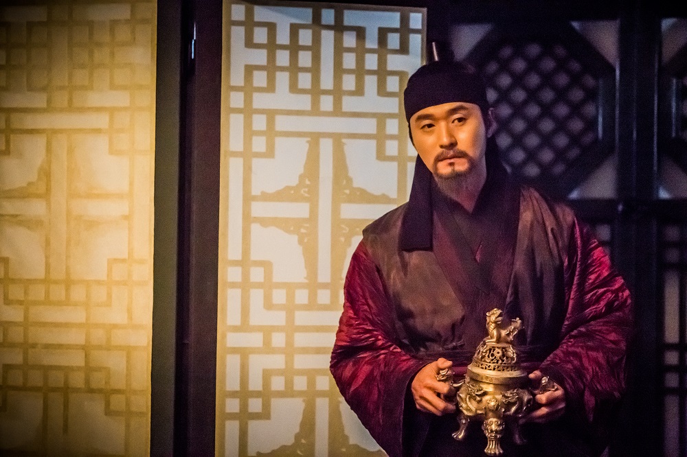 《魔女宝鉴》剧照第38张图片