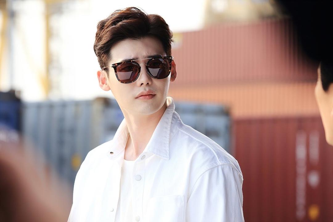 《W-两个世界》剧照第33张图片