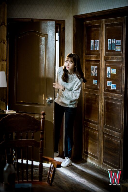 《W-两个世界》剧照第17张图片