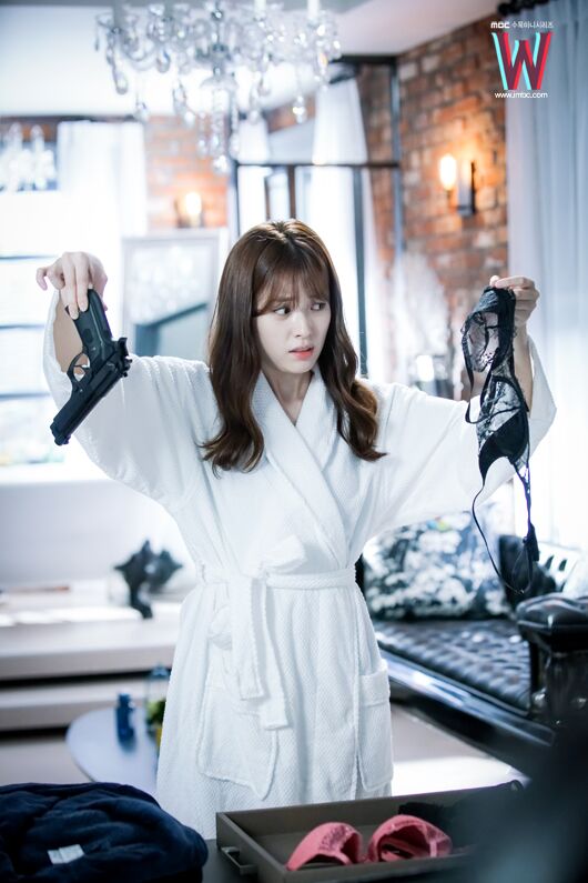 《W-两个世界》剧照第32张图片