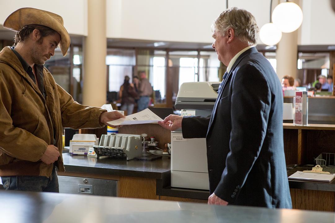 《赴汤蹈火》剧照第44张图片