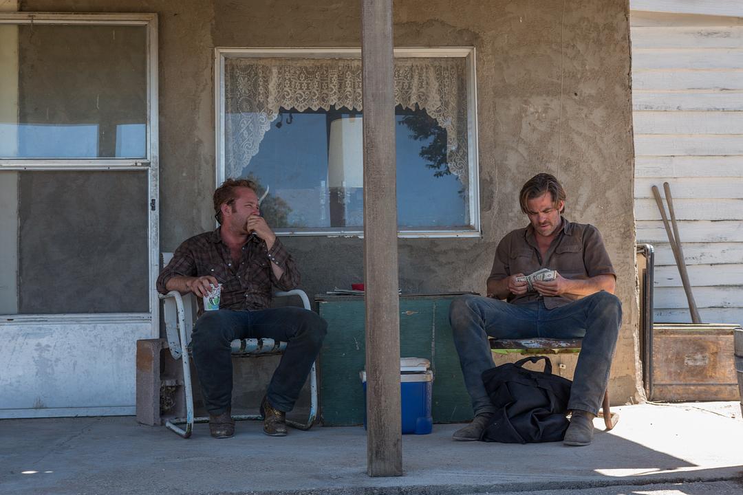 《赴汤蹈火》剧照第11张图片