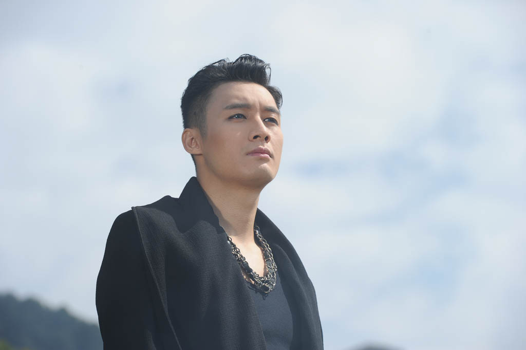 《完美叛侣》剧照第19张图片