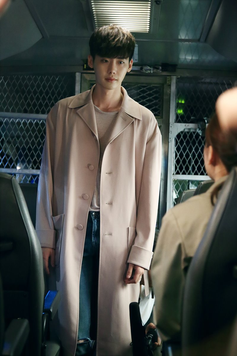 《W-两个世界》剧照第43张图片