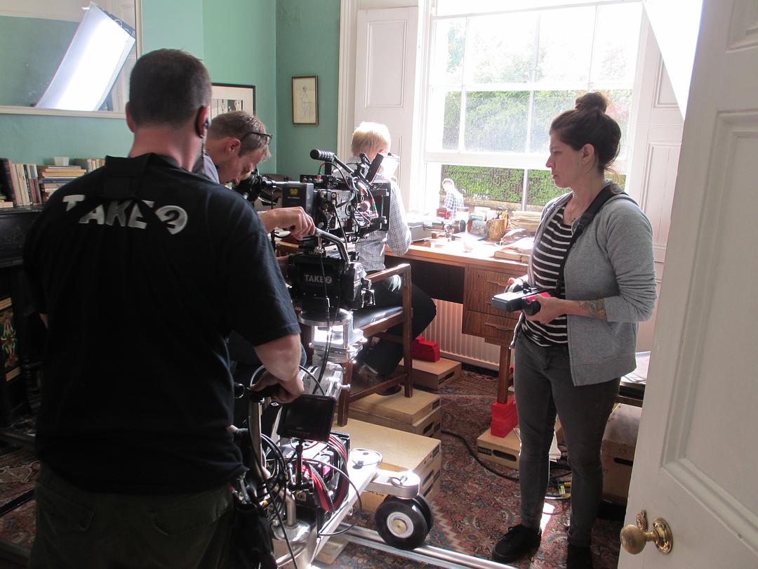 《爱你，妮娜》剧照第15张图片