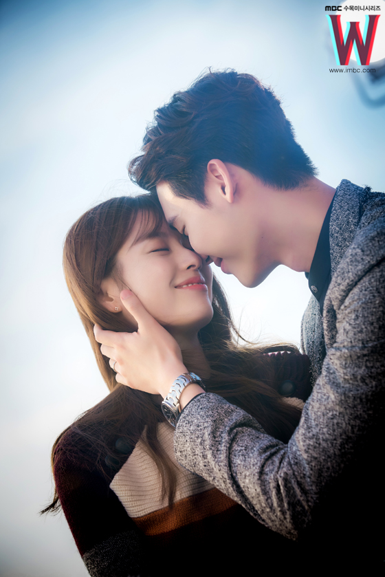 《W-两个世界》剧照第35张图片