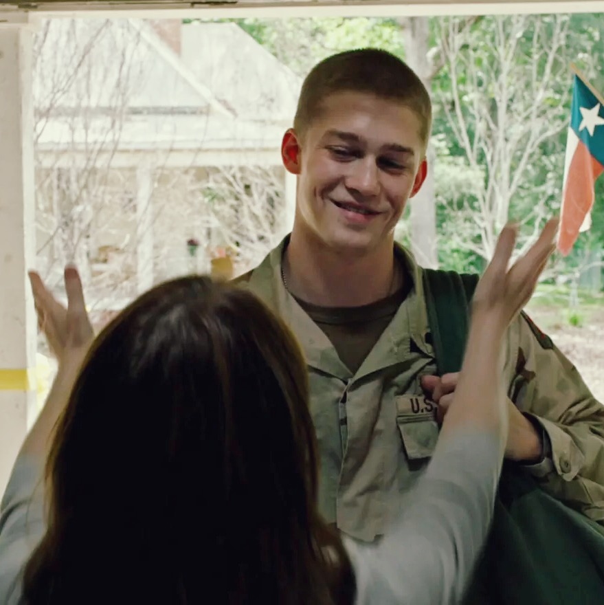 《比利·林恩的中场战事》海报第47张图片