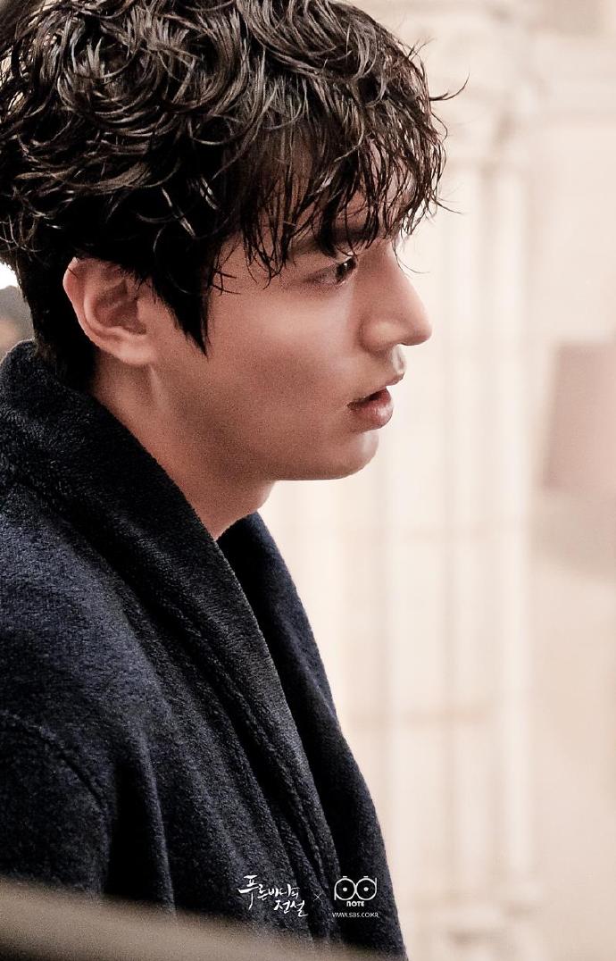 《蓝色大海的传说》剧照第44张图片