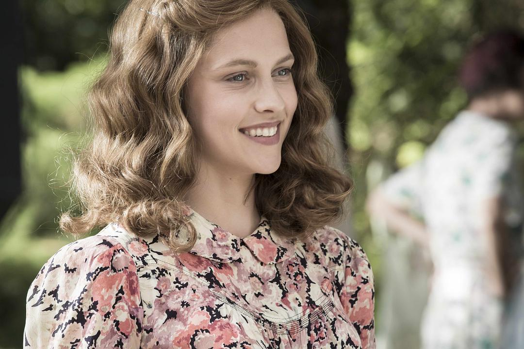 《血战钢锯岭》海报