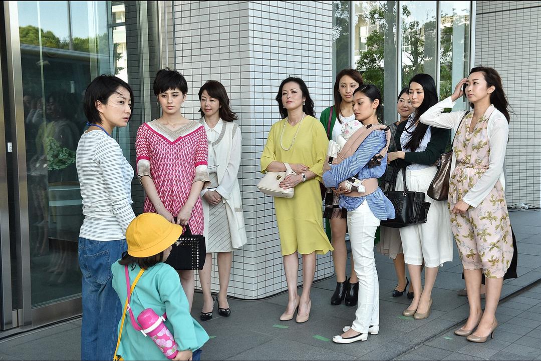 《砂之塔：知道太多事情的邻居》剧照