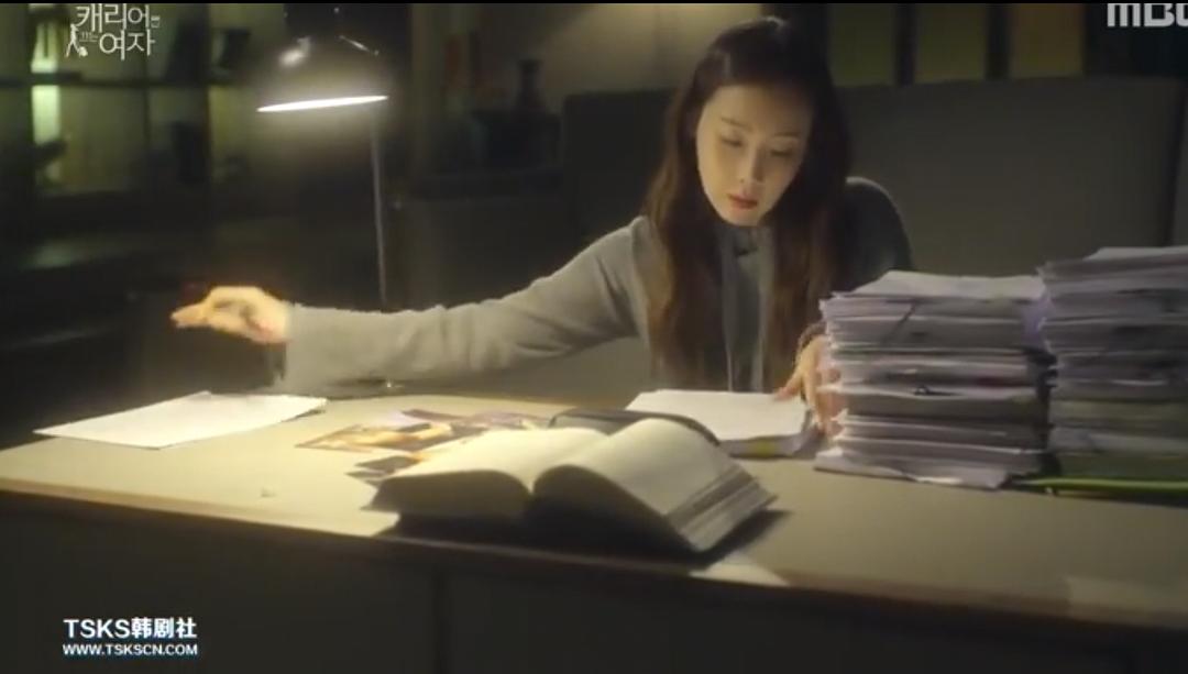 《拖旅行箱的女人》剧照