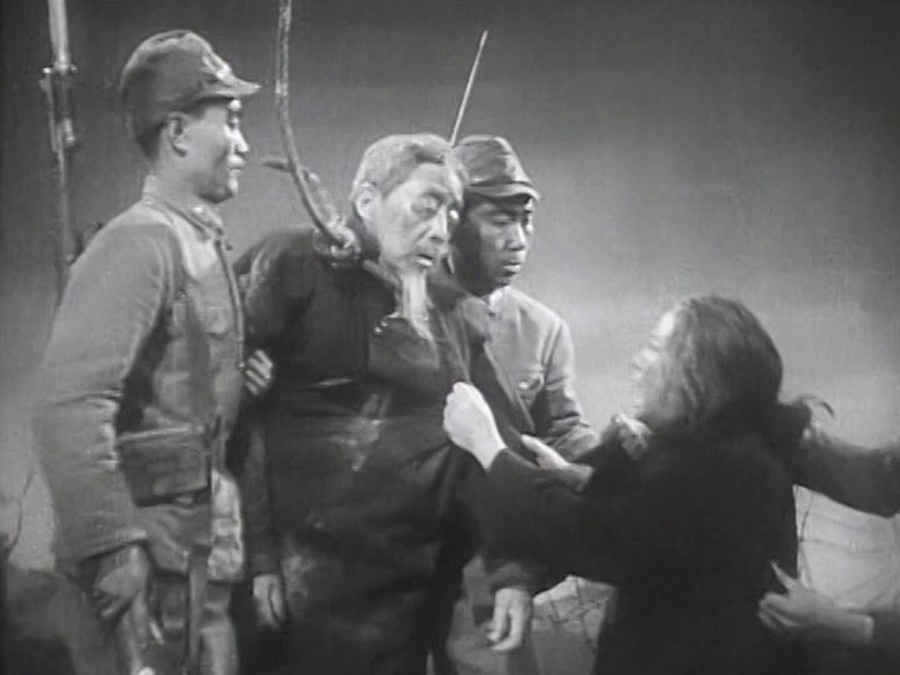 《一江春水向东流》剧照第41张图片